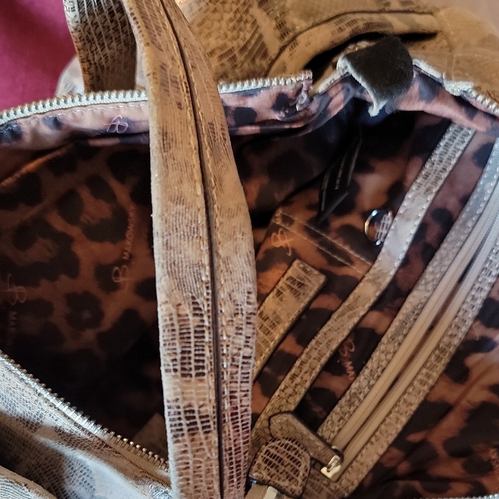 Chic Beige Patterned Shoulder Bag - image 6